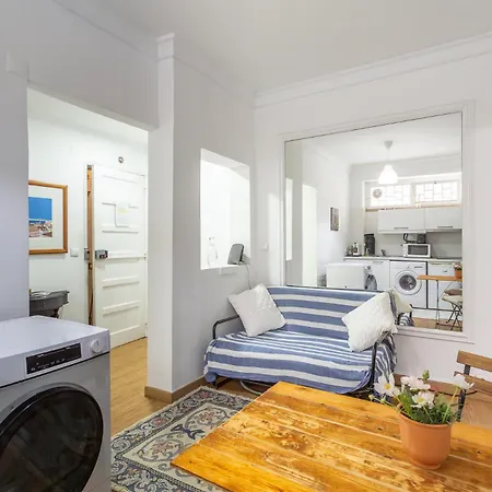 Apartment 3 *